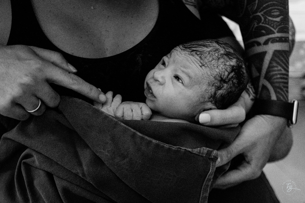 parto normal do nascimento do Lucca, na maternidade Santa Helena em Florianópolis, por Thiago Braga fotografia.
