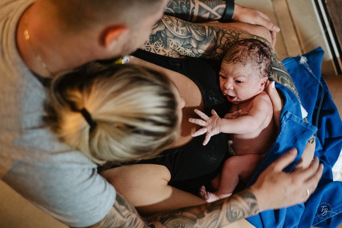 parto normal do nascimento do Lucca, na maternidade Santa Helena em Florianópolis, por Thiago Braga fotografia.