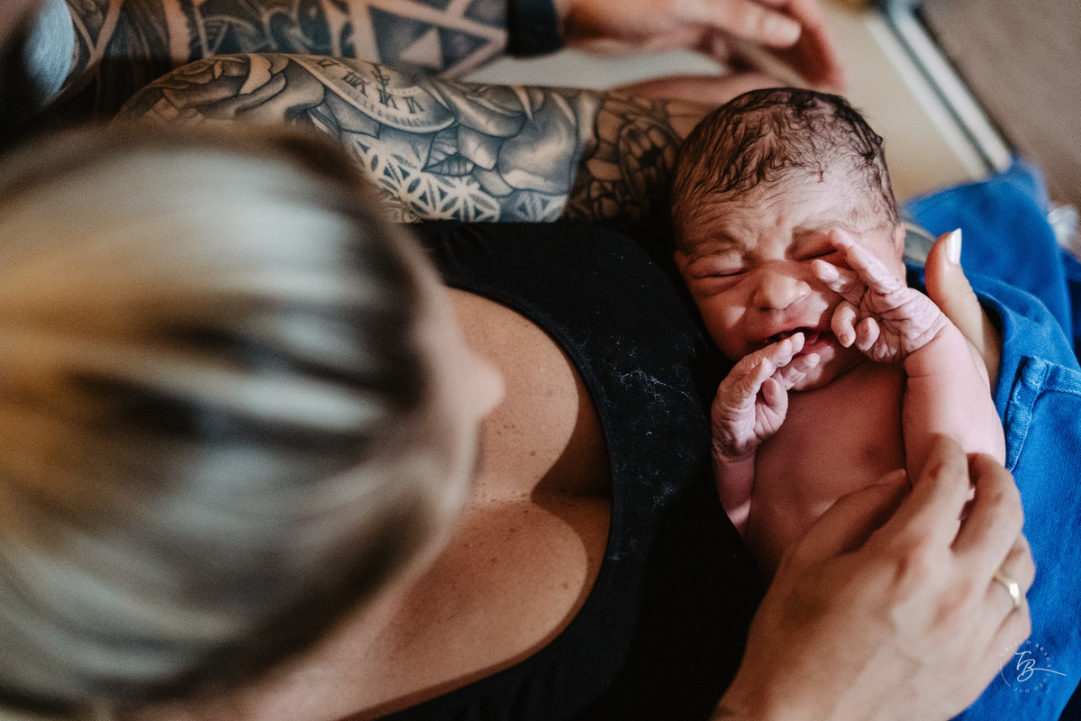 parto normal do nascimento do Lucca, na maternidade Santa Helena em Florianópolis, por Thiago Braga fotografia.