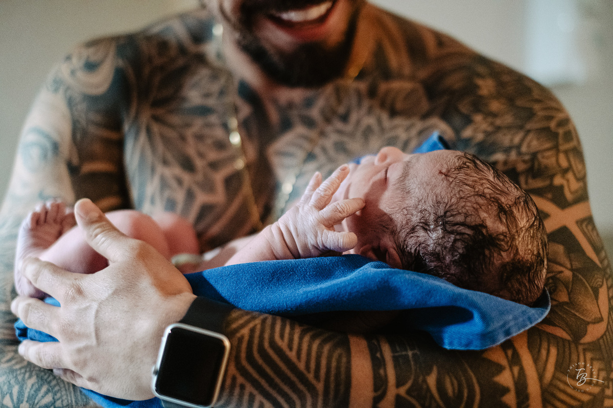 parto normal do nascimento do Lucca, na maternidade Santa Helena em Florianópolis, por Thiago Braga fotografia.