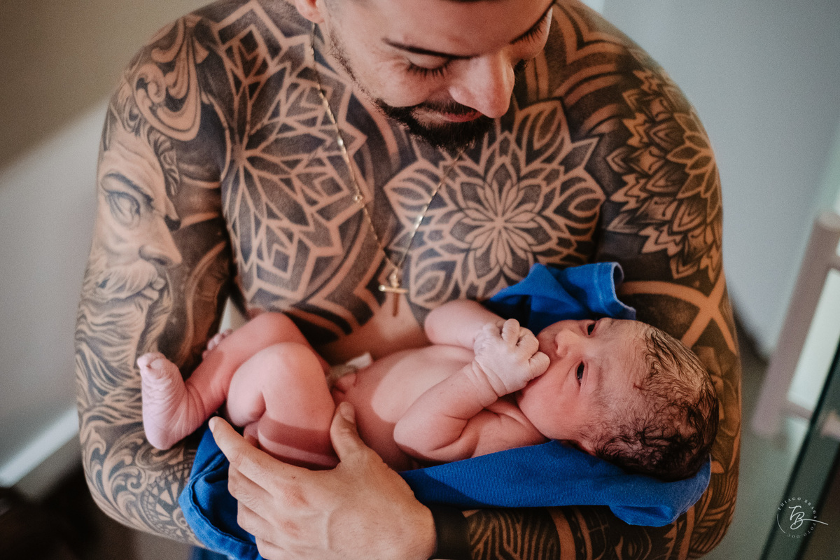 parto normal do nascimento do Lucca, na maternidade Santa Helena em Florianópolis, por Thiago Braga fotografia.