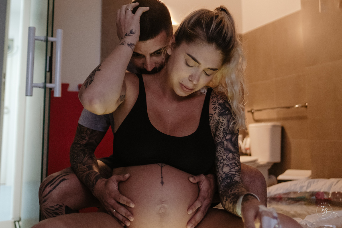 parto normal do nascimento do Lucca, na maternidade Santa Helena em Florianópolis, por Thiago Braga fotografia.