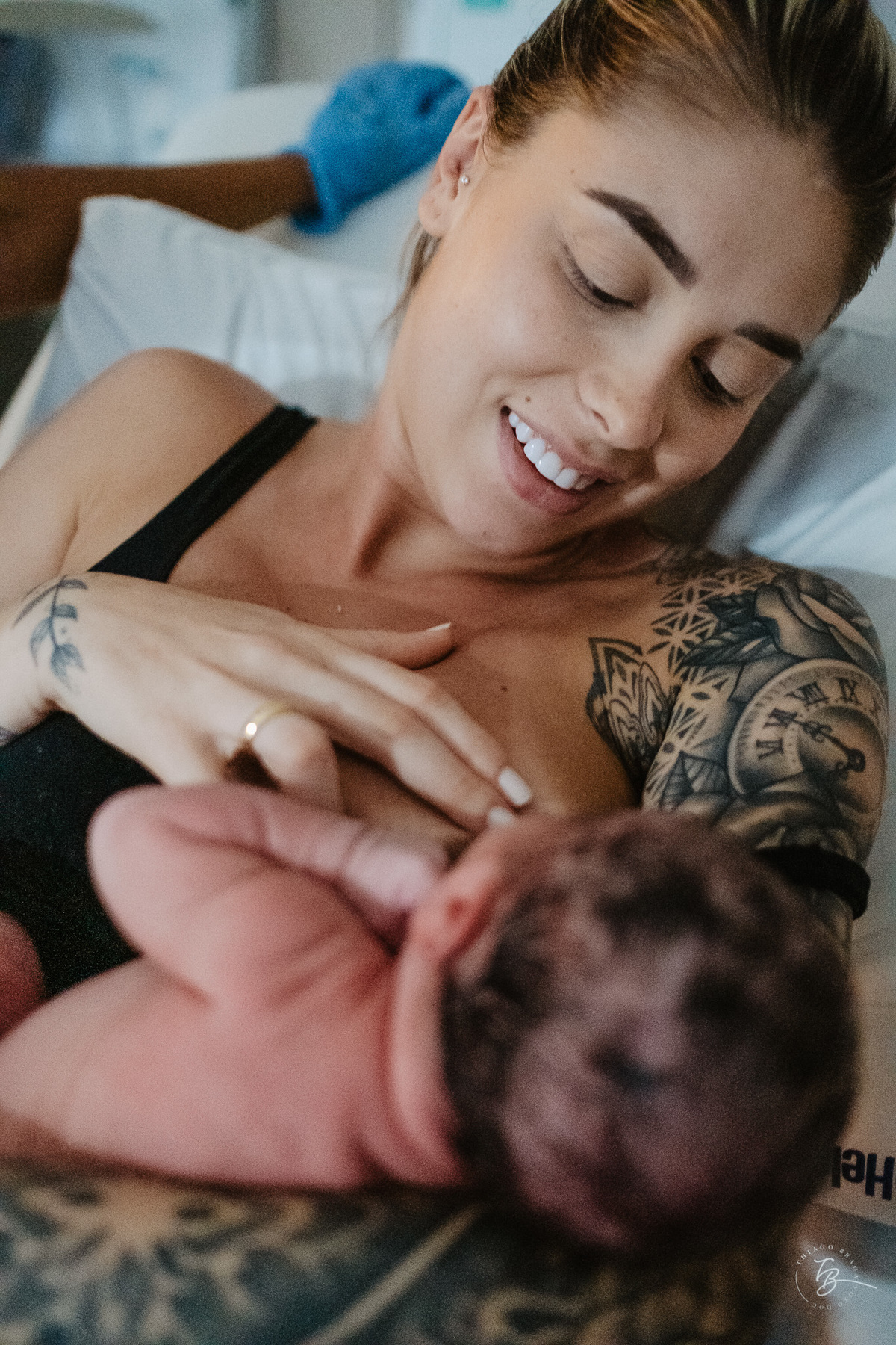 parto normal do nascimento do Lucca, na maternidade Santa Helena em Florianópolis, por Thiago Braga fotografia.