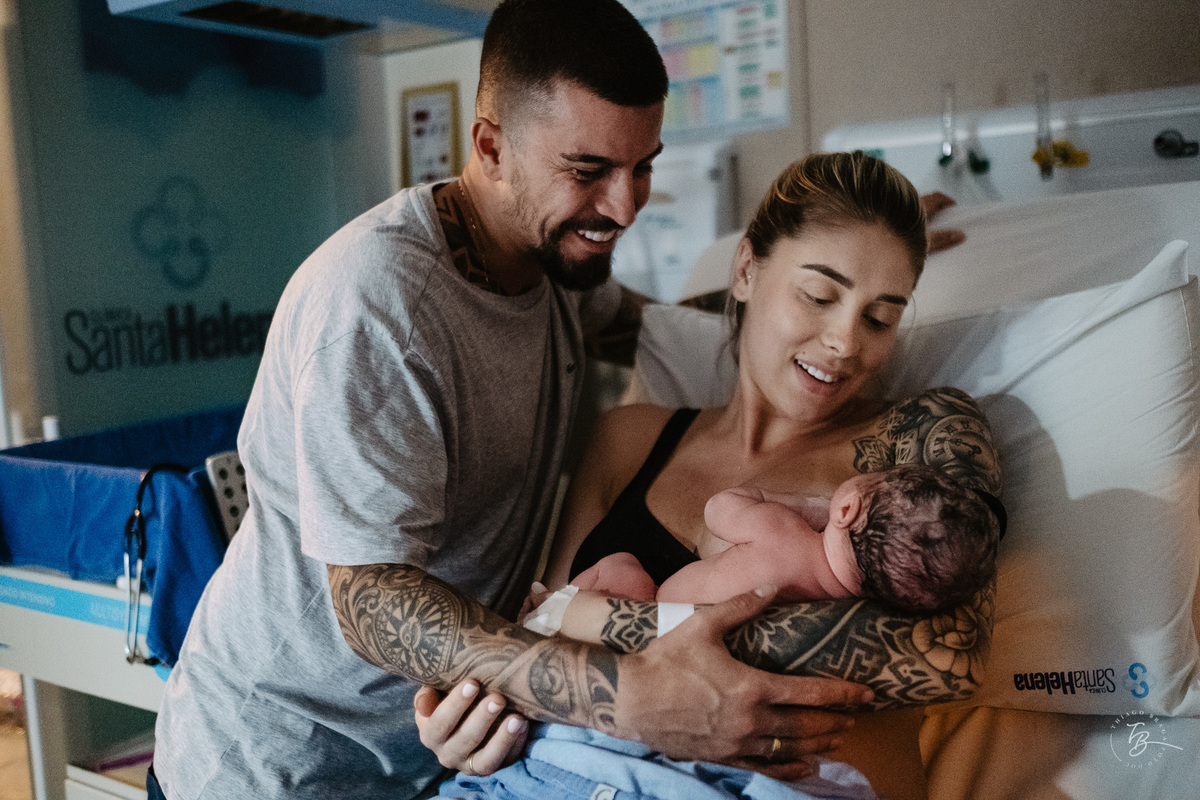 parto normal do nascimento do Lucca, na maternidade Santa Helena em Florianópolis, por Thiago Braga fotografia.