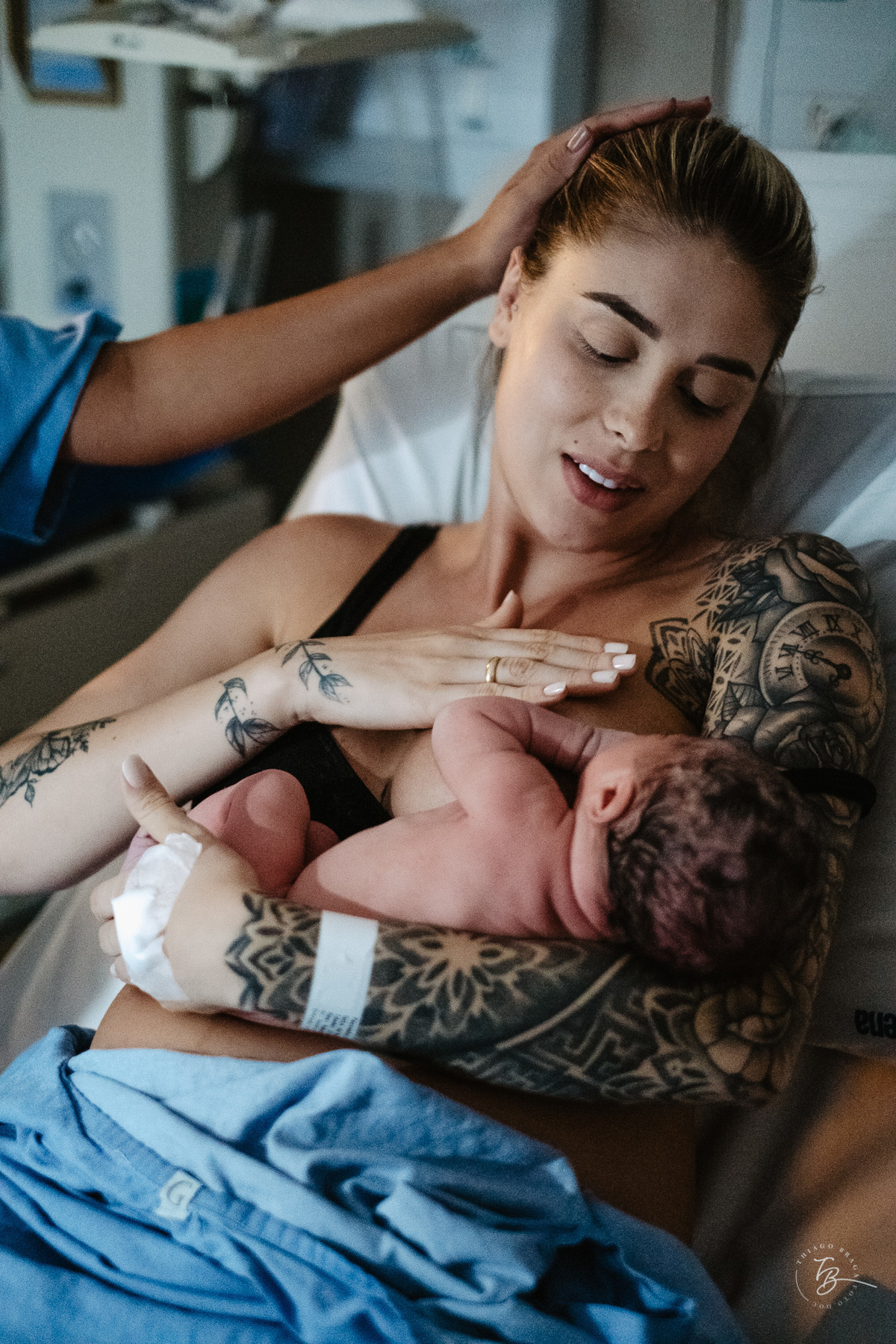 parto normal do nascimento do Lucca, na maternidade Santa Helena em Florianópolis, por Thiago Braga fotografia.