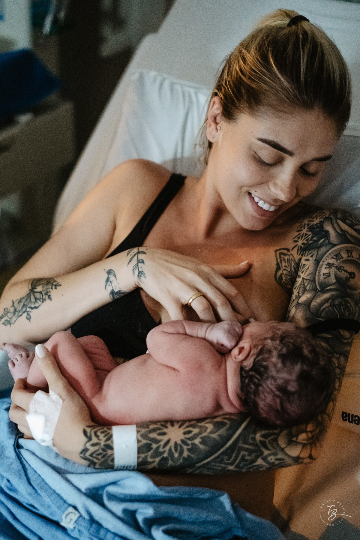 parto normal do nascimento do Lucca, na maternidade Santa Helena em Florianópolis, por Thiago Braga fotografia.