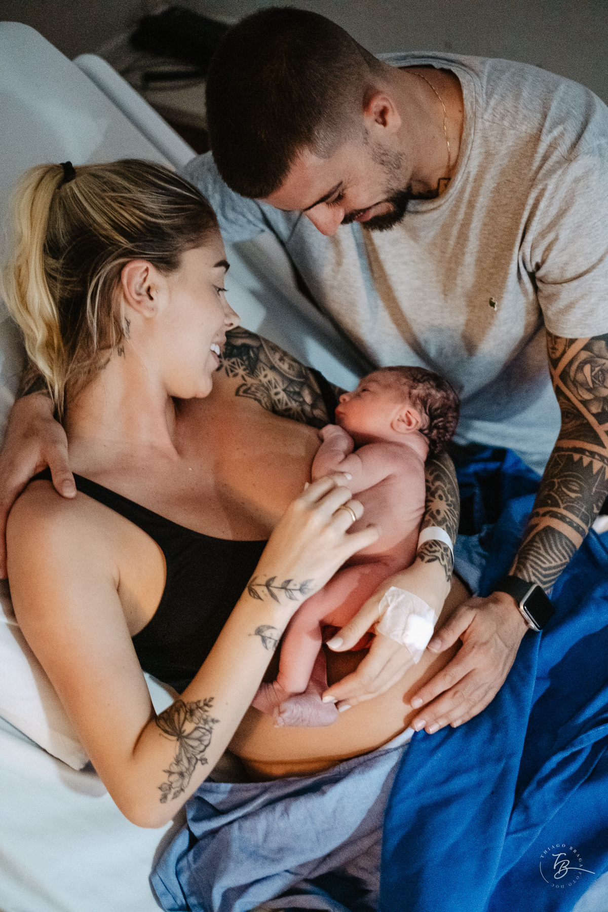 parto normal do nascimento do Lucca, na maternidade Santa Helena em Florianópolis, por Thiago Braga fotografia.