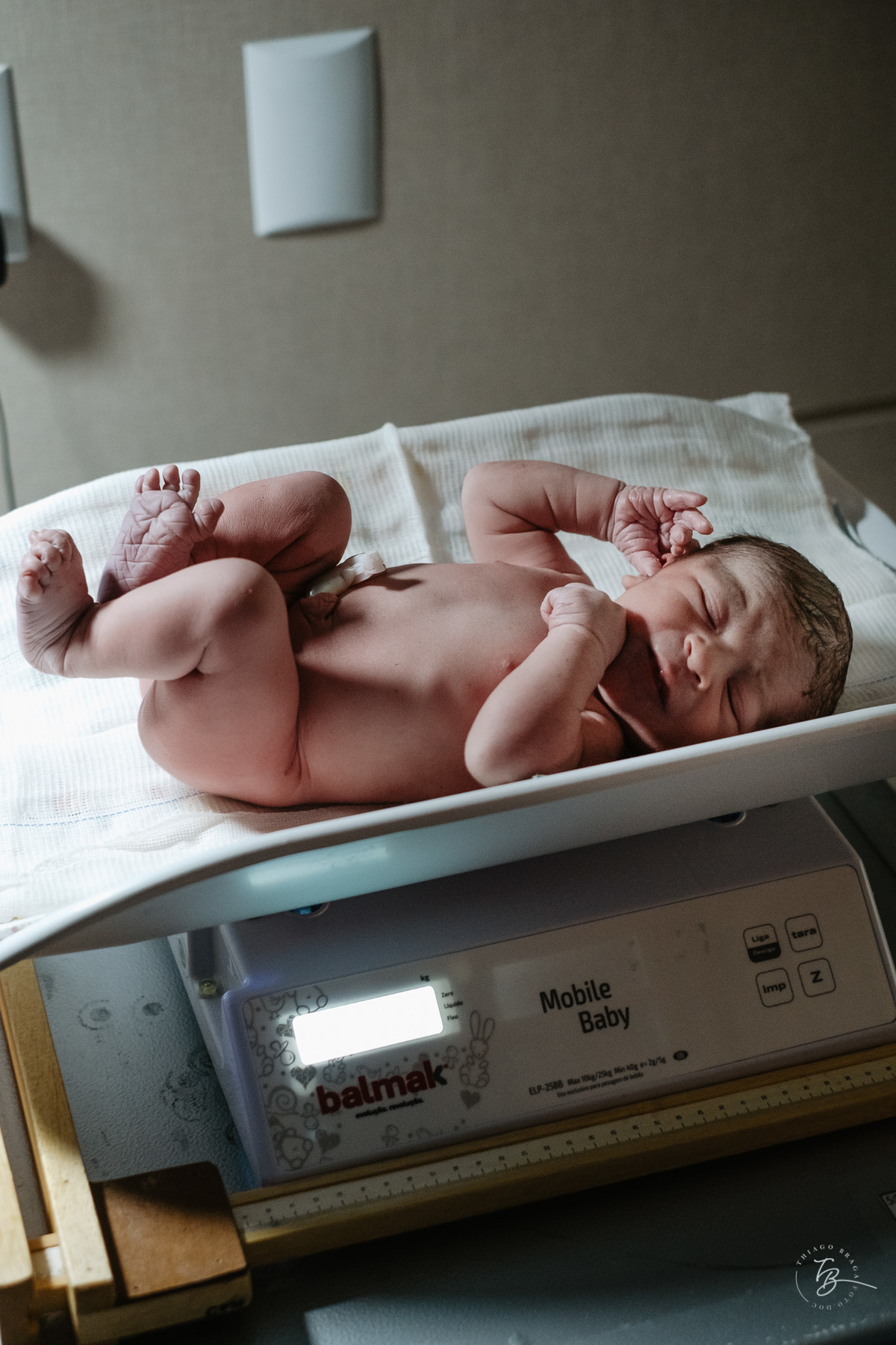 parto normal do nascimento do Lucca, na maternidade Santa Helena em Florianópolis, por Thiago Braga fotografia.