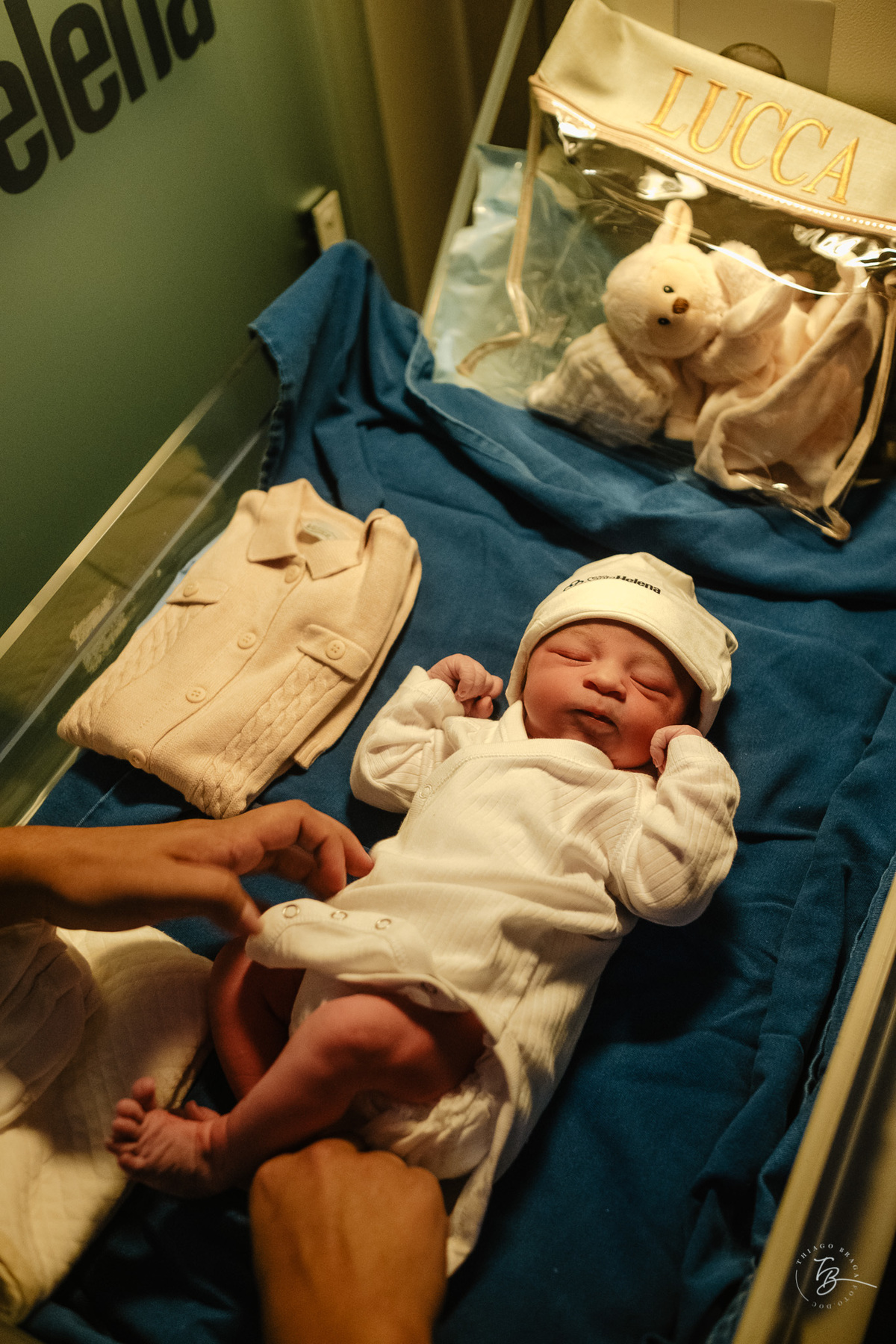 parto normal do nascimento do Lucca, na maternidade Santa Helena em Florianópolis, por Thiago Braga fotografia.