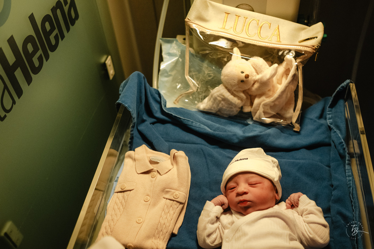 parto normal do nascimento do Lucca, na maternidade Santa Helena em Florianópolis, por Thiago Braga fotografia.