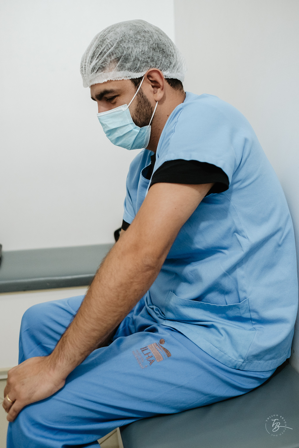 nascimento de cesárea no ilha hospital e maternidade, em Florianópolis, por Thiago Braga Fotografia