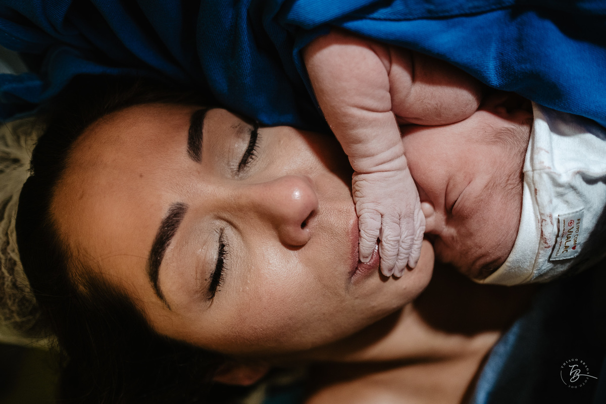 fotografia de nascimento na maternidade santa helena por Thiago Braga fotografia