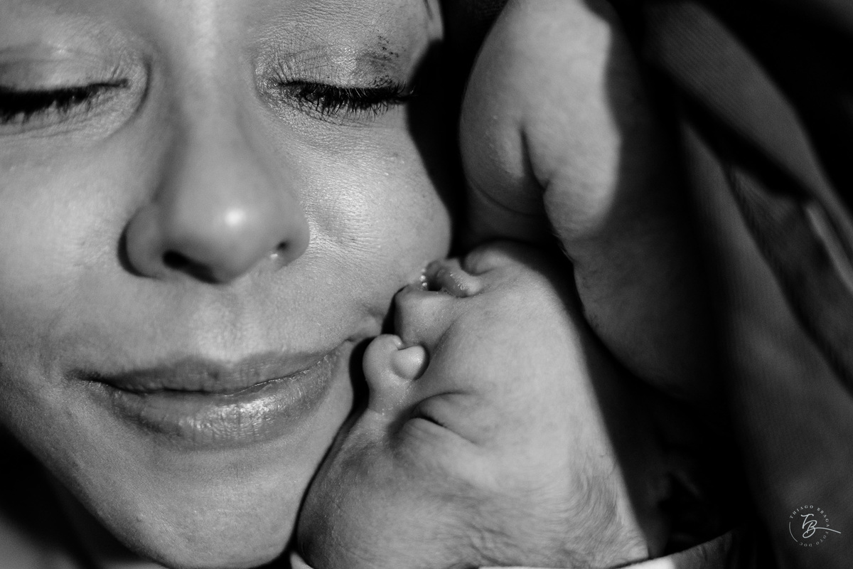 fotografia de nascimento na maternidade santa helena por Thiago Braga fotografia