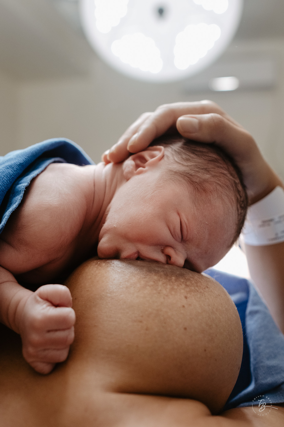 fotografia de nascimento na maternidade santa helena por Thiago Braga fotografia