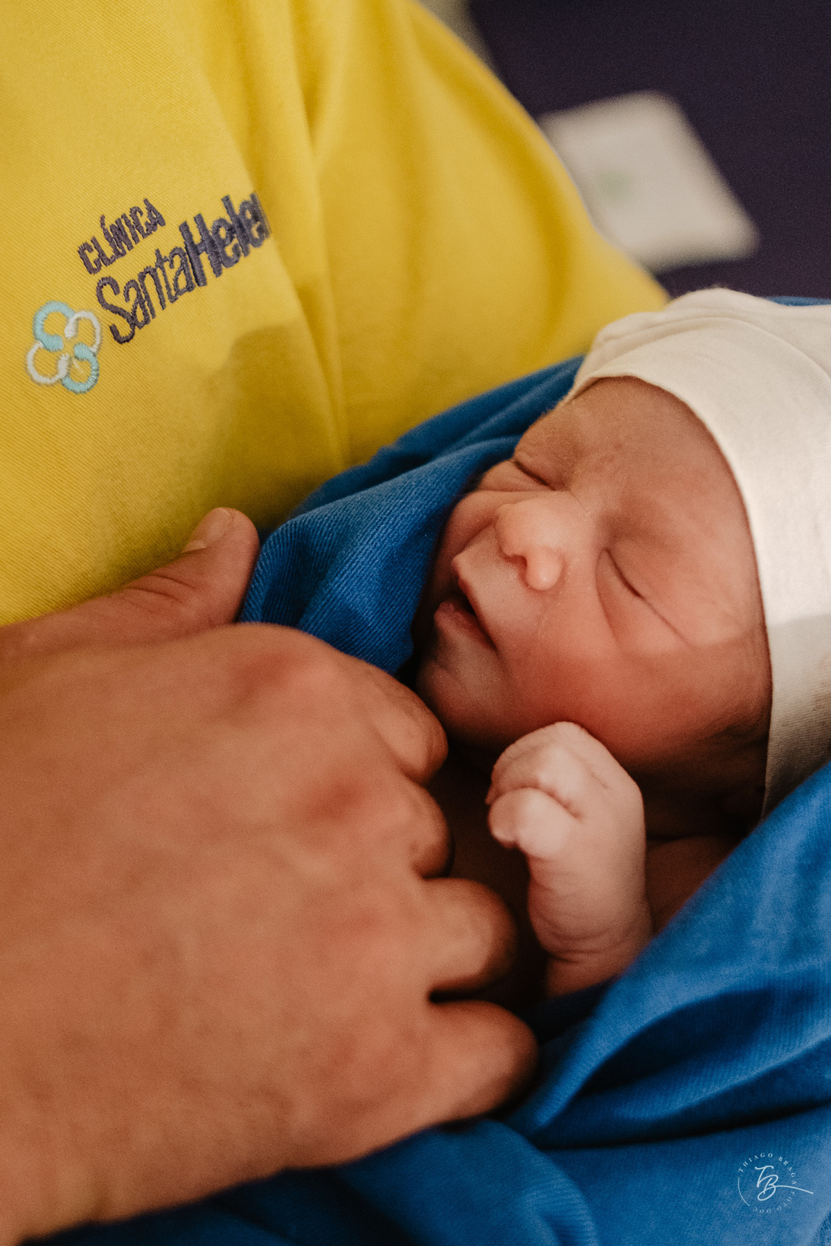 fotografia de nascimento na maternidade santa helena por Thiago Braga fotografia