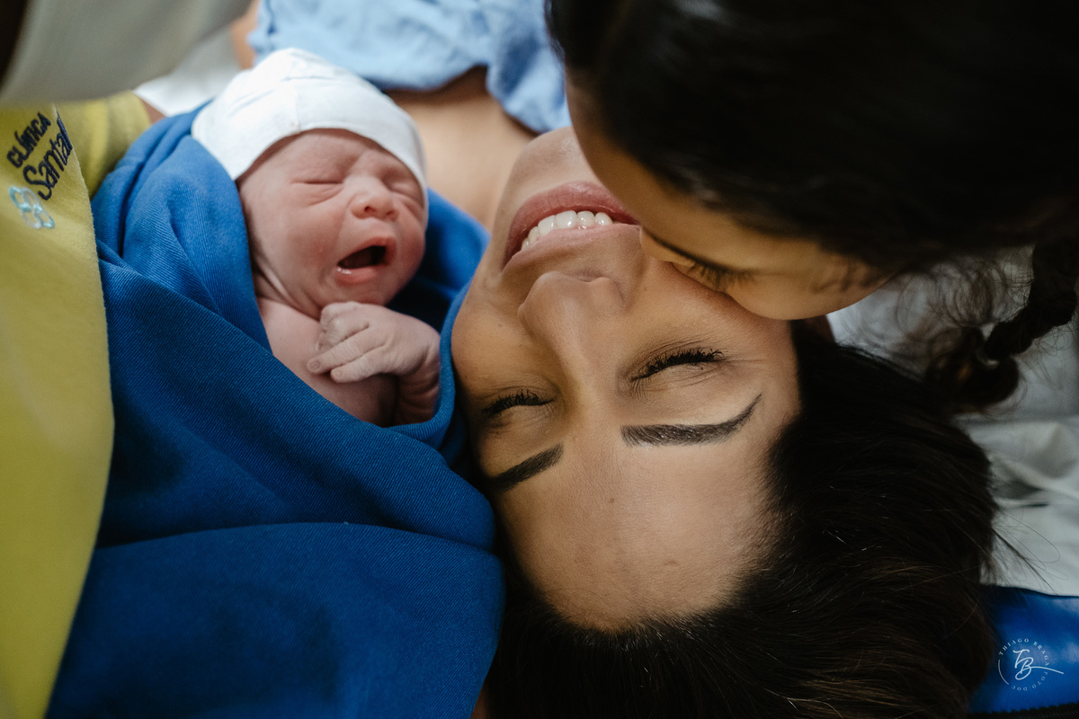 fotografia de nascimento na maternidade santa helena por Thiago Braga fotografia