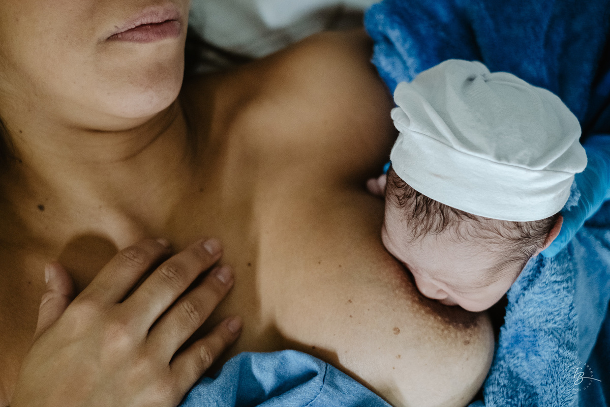 fotografia de nascimento na maternidade santa helena por Thiago Braga fotografia
