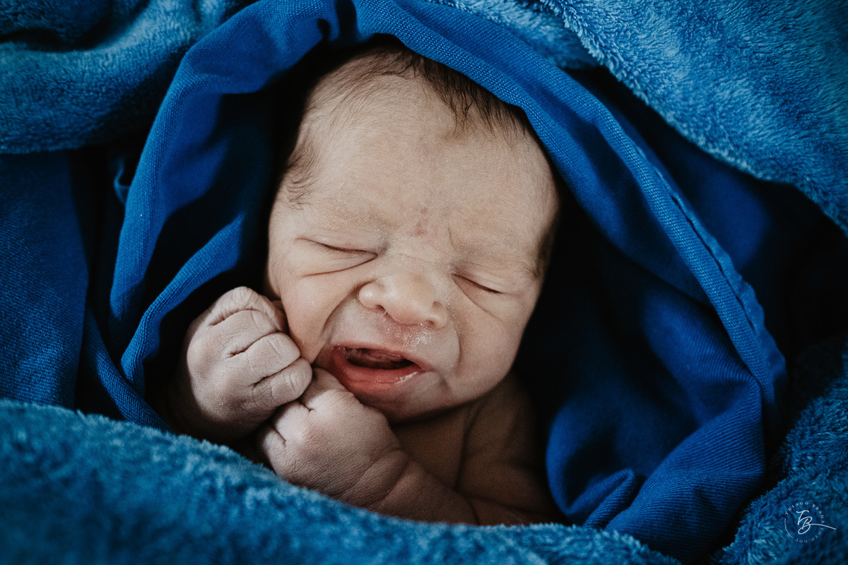 fotografia de nascimento na maternidade santa helena por Thiago Braga fotografia