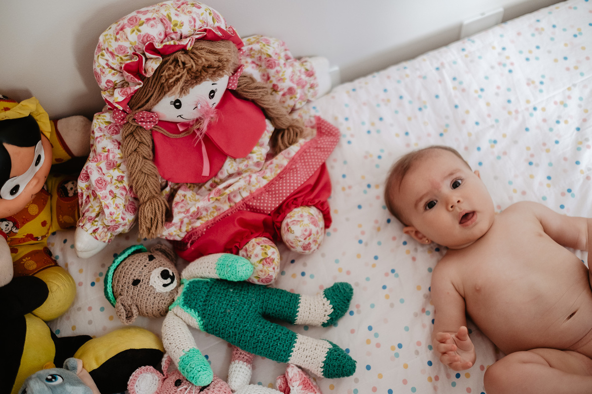 Acompanhamento anual com 4 ensaios do primeiro aninho da Mariah no parque de coqueiros e em casa em Florianópolis, por Thiago Braga fotografia.