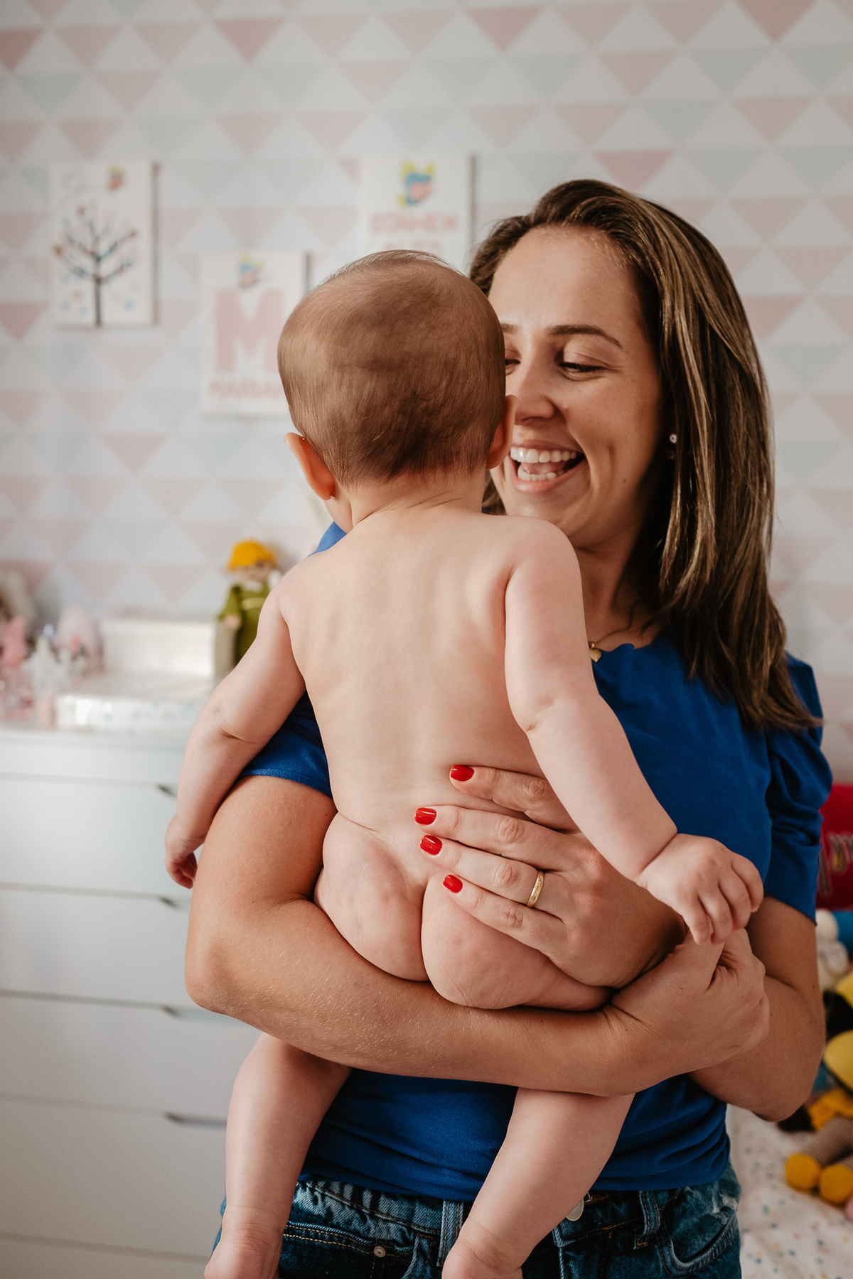 Acompanhamento anual com 4 ensaios do primeiro aninho da Mariah no parque de coqueiros e em casa em Florianópolis, por Thiago Braga fotografia.