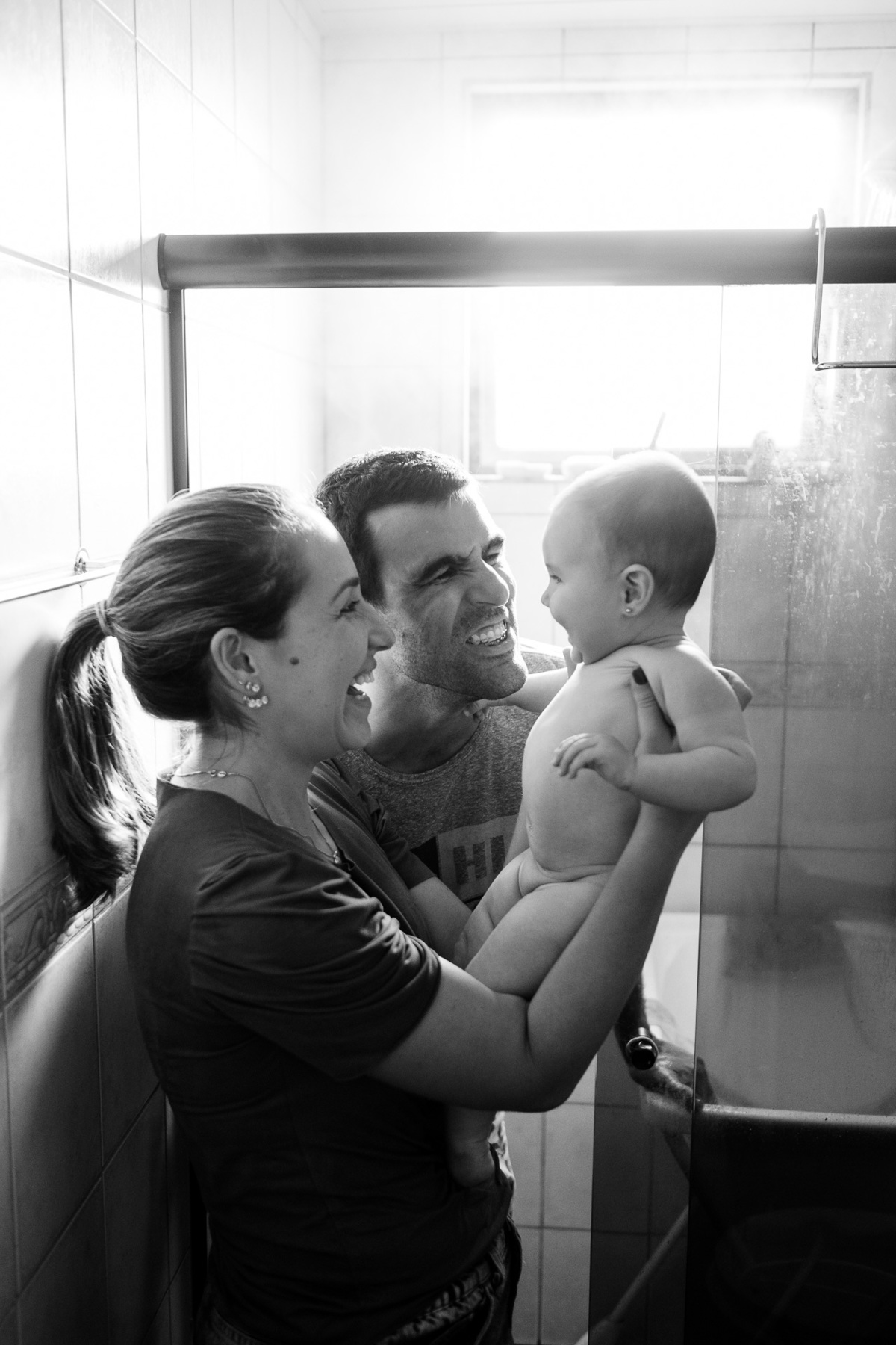 Acompanhamento anual com 4 ensaios do primeiro aninho da Mariah no parque de coqueiros e em casa em Florianópolis, por Thiago Braga fotografia.