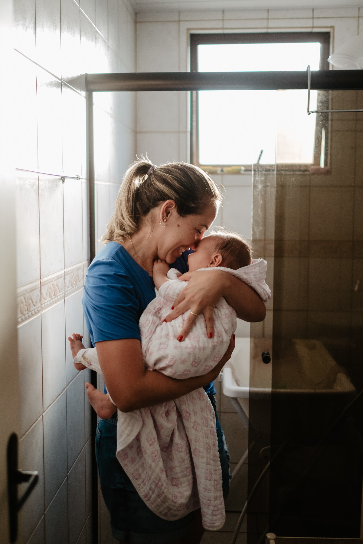 Acompanhamento anual com 4 ensaios do primeiro aninho da Mariah no parque de coqueiros e em casa em Florianópolis, por Thiago Braga fotografia.