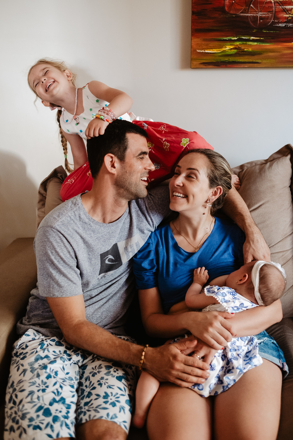 Acompanhamento anual com 4 ensaios do primeiro aninho da Mariah no parque de coqueiros e em casa em Florianópolis, por Thiago Braga fotografia.