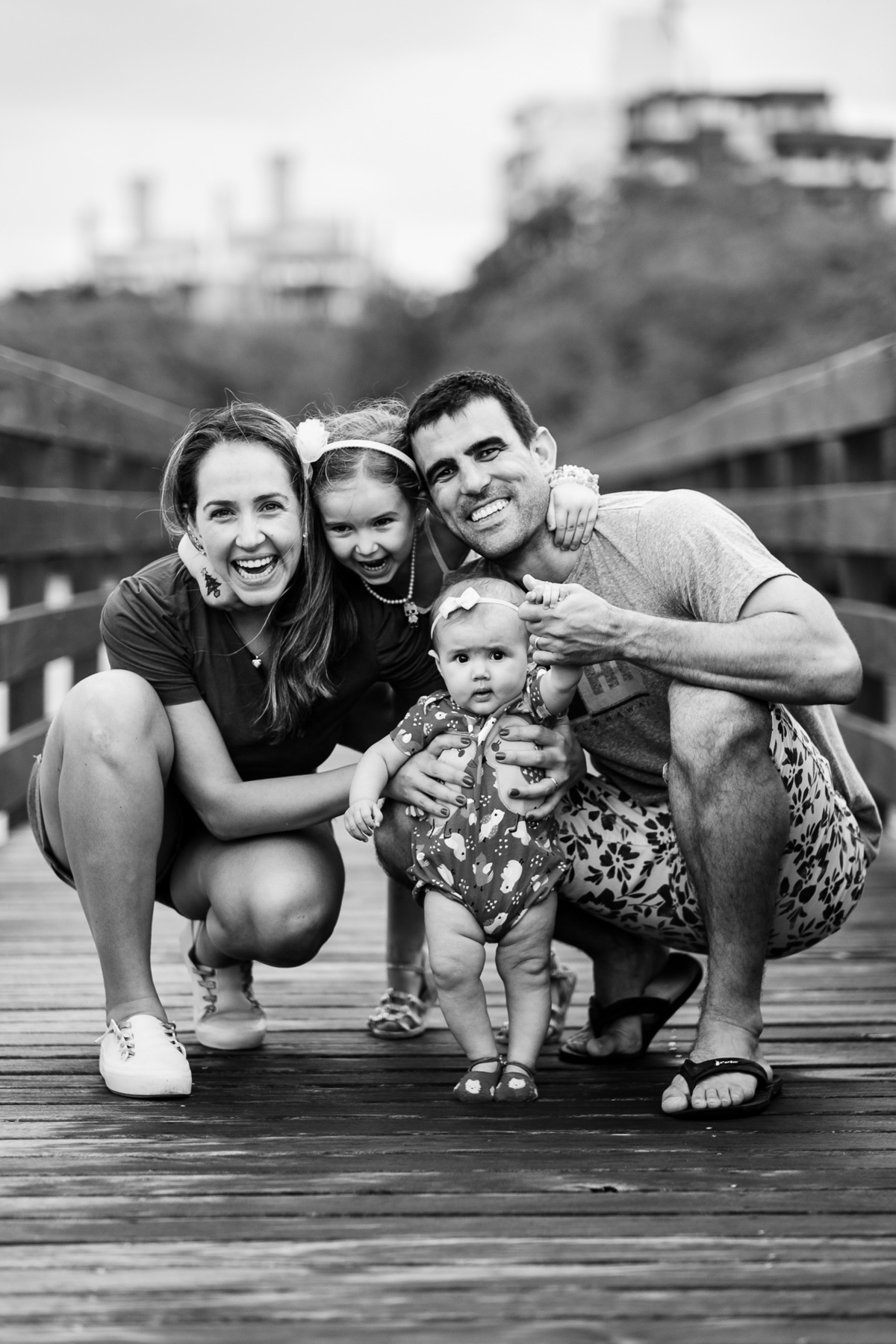 Acompanhamento anual com 4 ensaios do primeiro aninho da Mariah no parque de coqueiros e em casa em Florianópolis, por Thiago Braga fotografia.