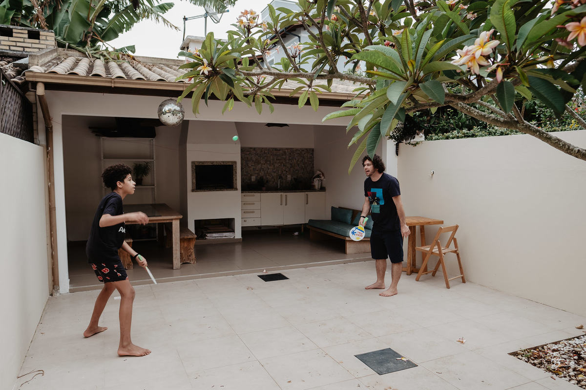 aniversário documentado de adulto, em casa, por Thiago Braga Fotografia. 