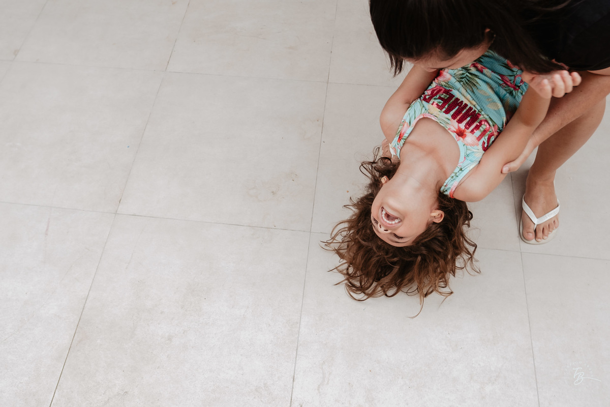 aniversário documentado de adulto, em casa, por Thiago Braga Fotografia. 