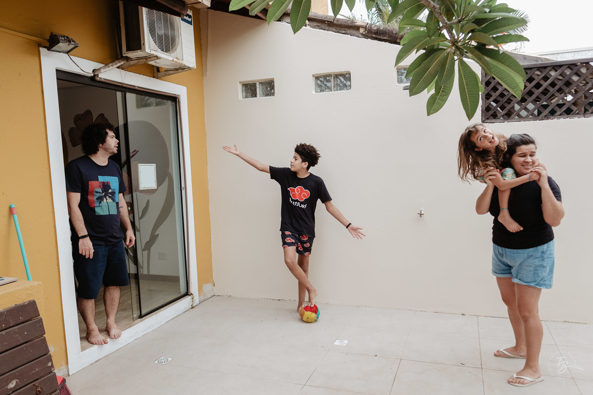 aniversário documentado de adulto, em casa, por Thiago Braga Fotografia. 