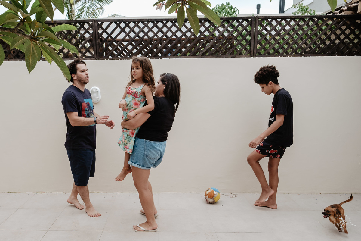 aniversário documentado de adulto, em casa, por Thiago Braga Fotografia. 