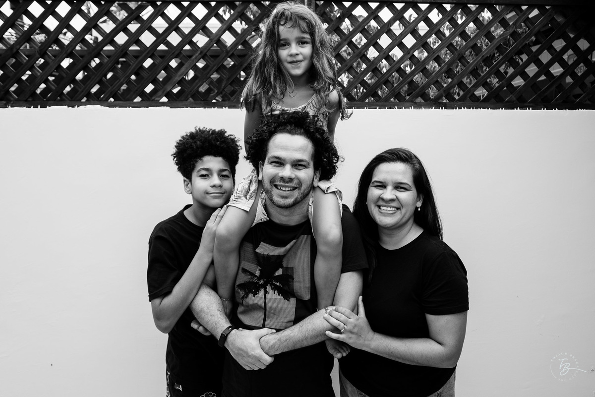 aniversário documentado de adulto, em casa, por Thiago Braga Fotografia. 