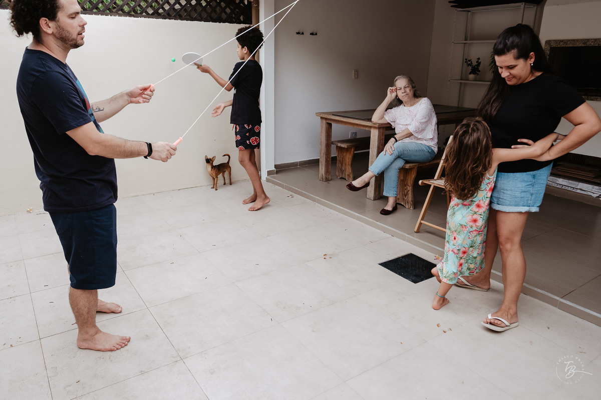 aniversário documentado de adulto, em casa, por Thiago Braga Fotografia. 