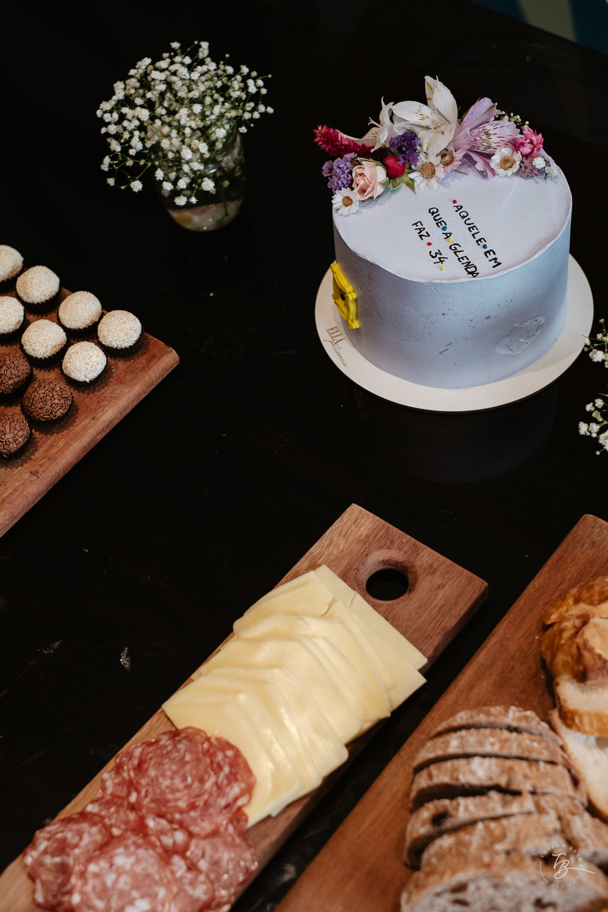 aniversário documentado de adulto, em casa, por Thiago Braga Fotografia. 