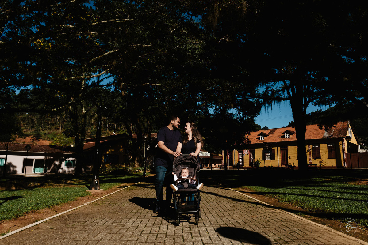 ensaio 8 meses, em anitápolis, sessão de família por Thiago Braga fotografia