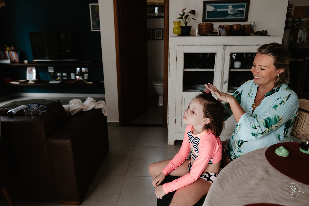 documental de família. Um dia de férias da família Carminatti na praia de Zimbros em Bombinhas por Thiago Braga Fotografia. 