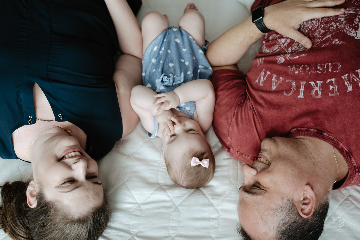 ensaio de familia, bebe com 8 meses, na cidade de Itajaí, acompanhamento anual, por Thiago Braga Fotografia.