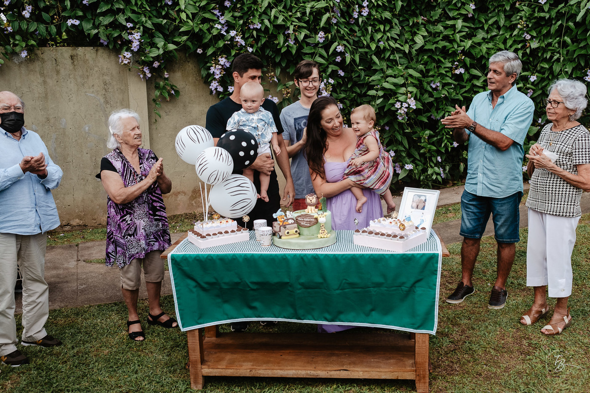 aniversário em casa com fotografia documental de família, por Thiago Braga. 