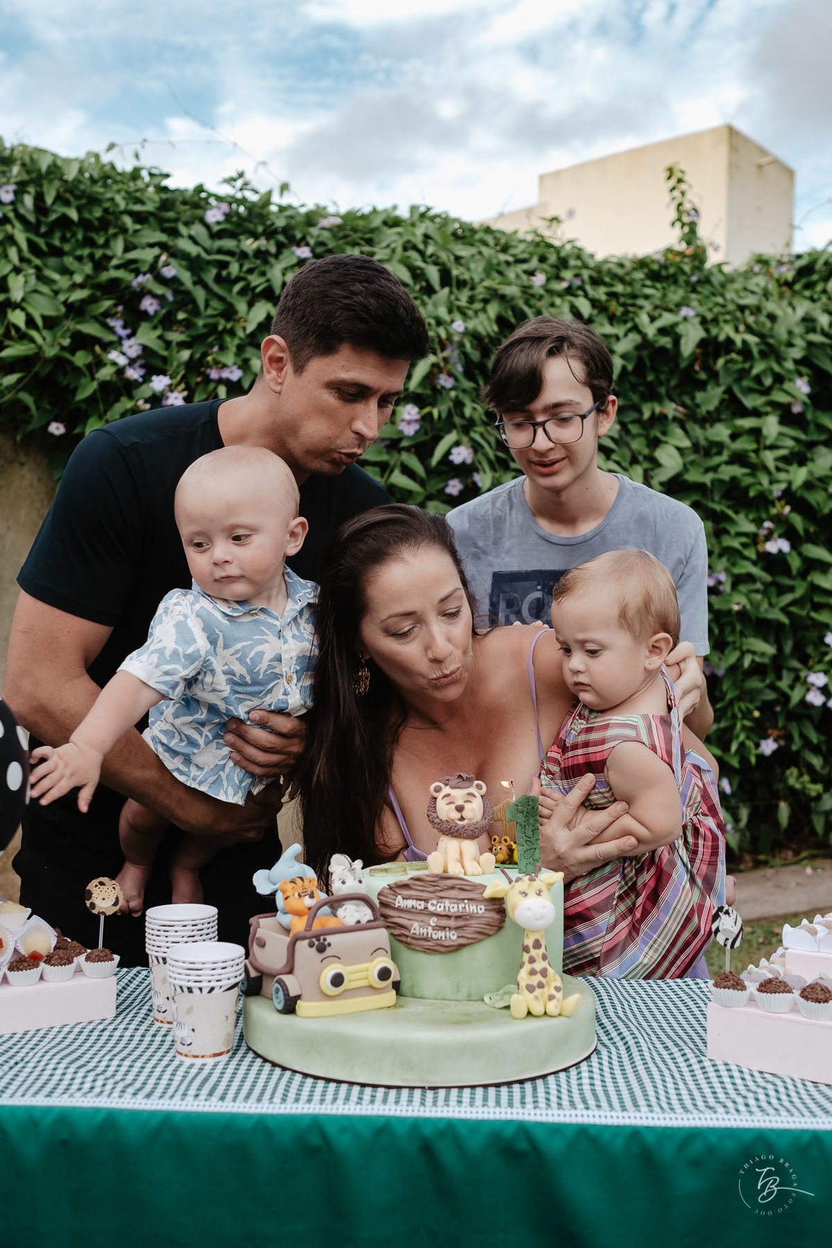 aniversário em casa com fotografia documental de família, por Thiago Braga. 