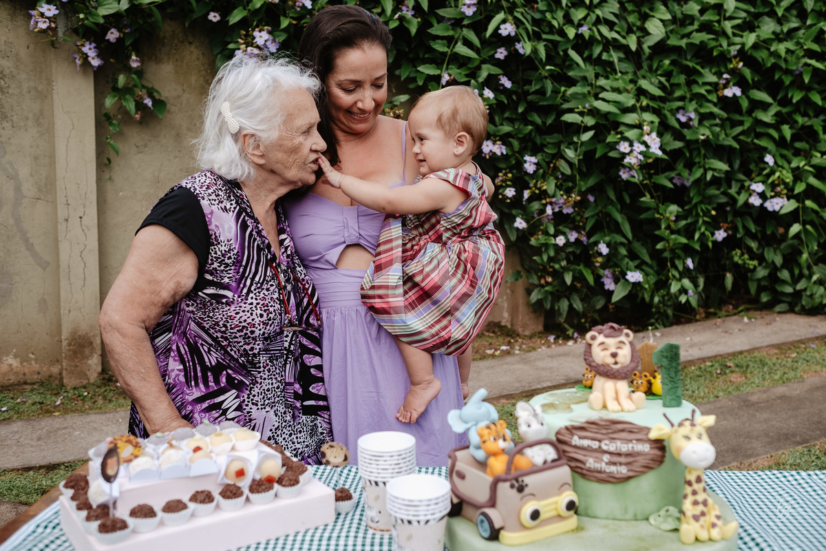 aniversário em casa com fotografia documental de família, por Thiago Braga. 