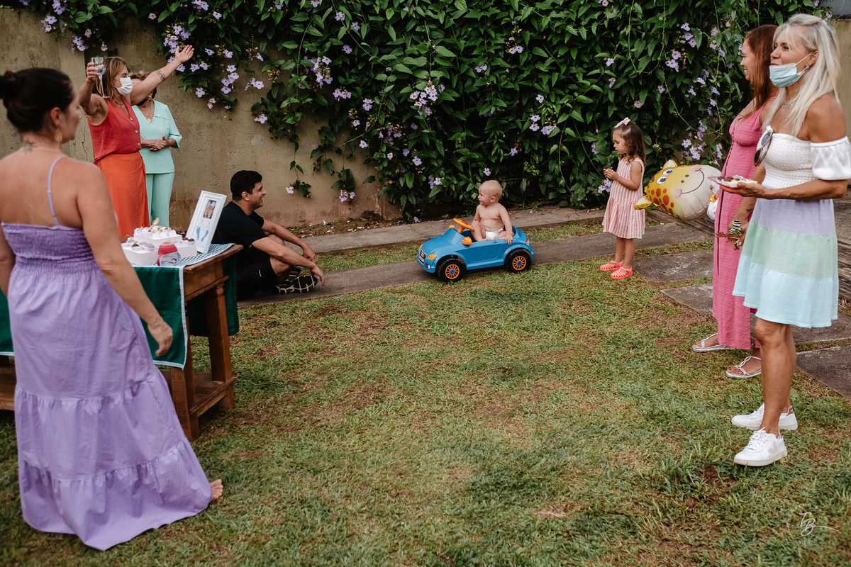 aniversário em casa com fotografia documental de família, por Thiago Braga. 