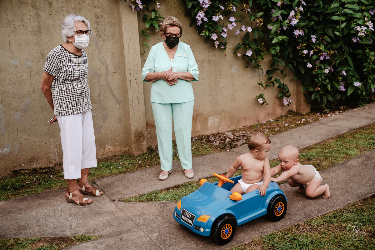 aniversário em casa com fotografia documental de família, por Thiago Braga. 