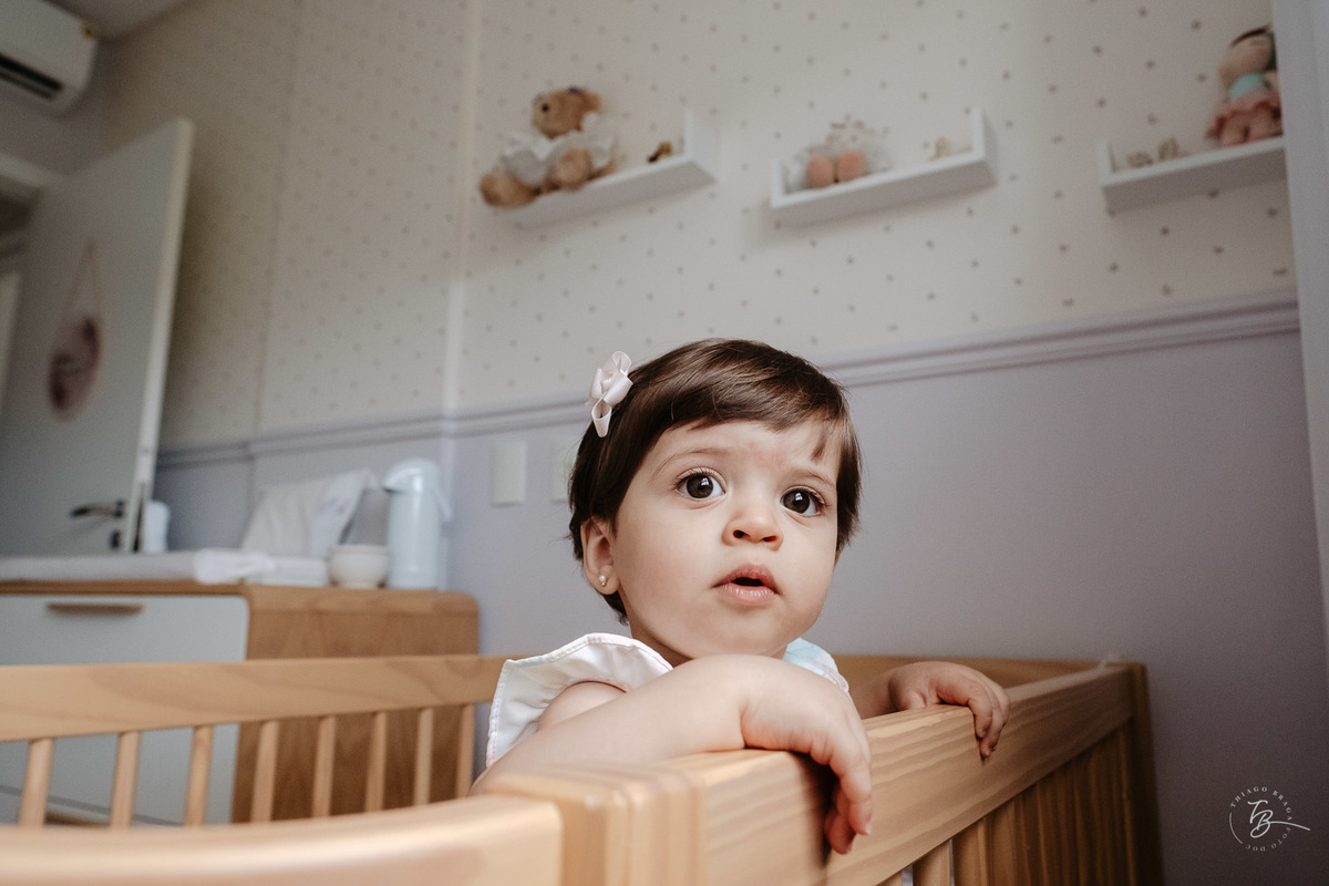 o dia do aniversário da Olívia, Festa no salão de festas do prédio, e fotos em casa.