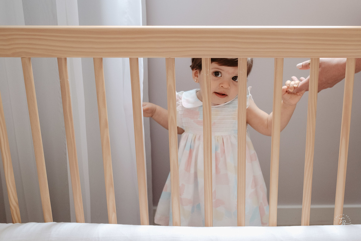 o dia do aniversário da Olívia, Festa no salão de festas do prédio, e fotos em casa.