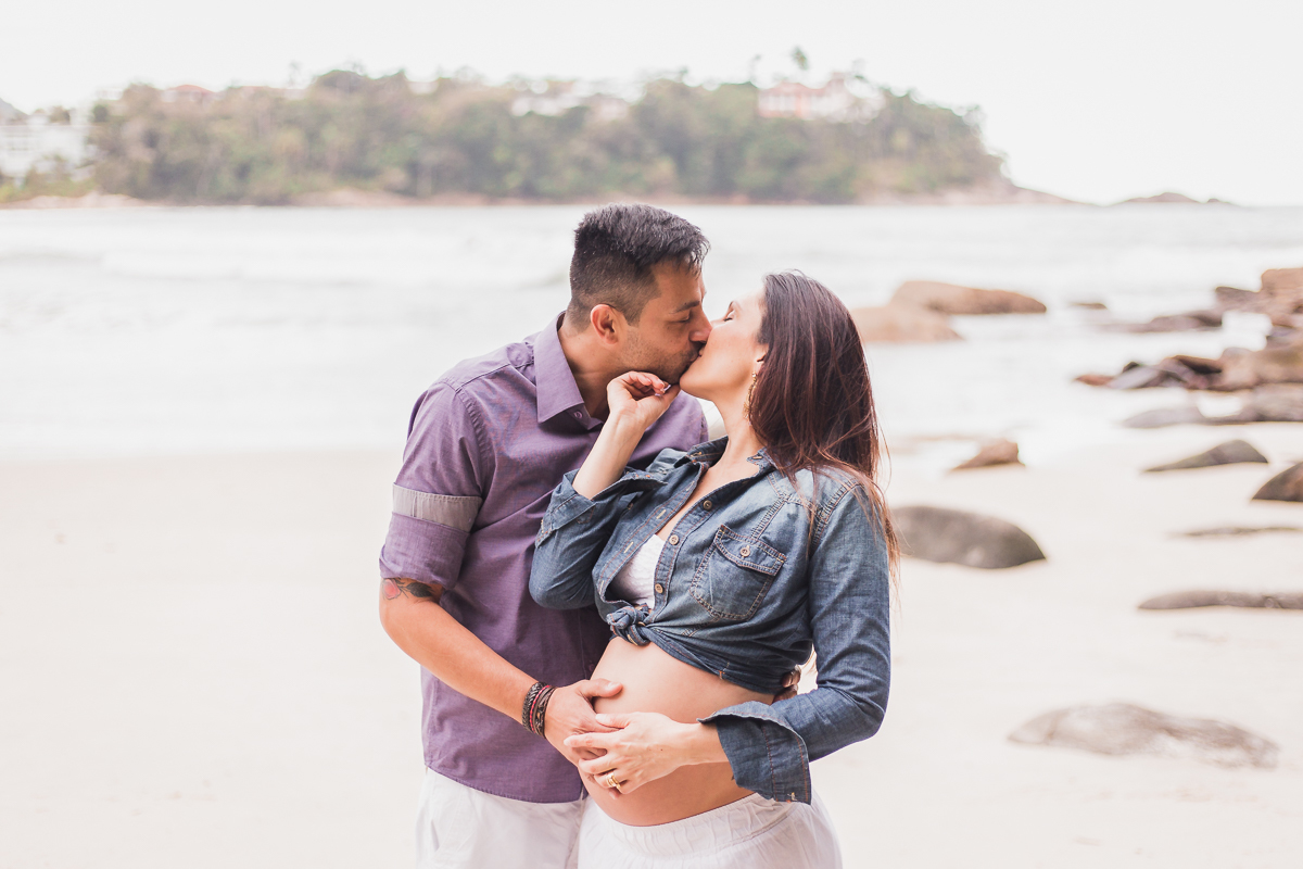 beijando meu marido na praia