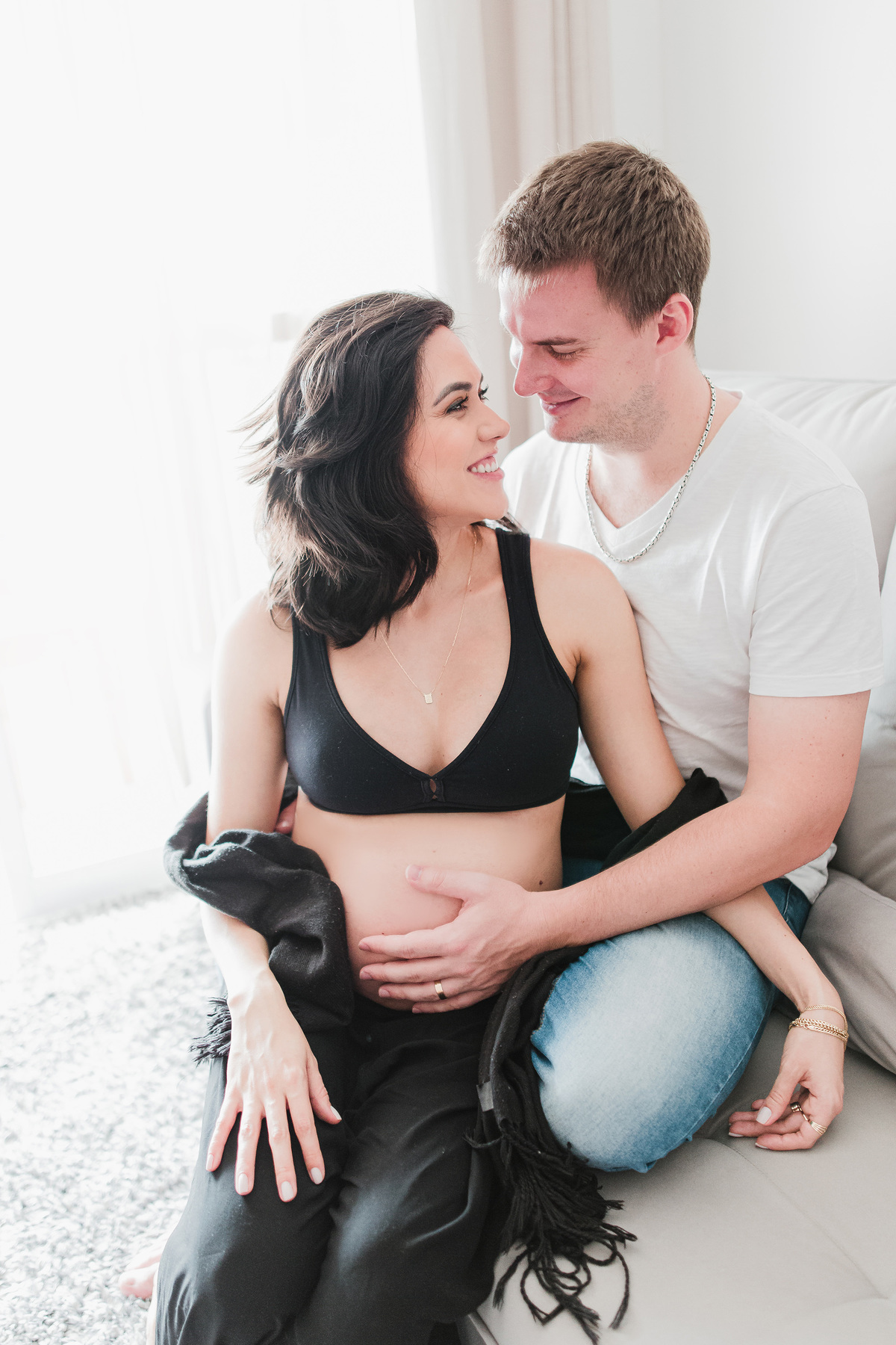 Ideias  de foto para ensaio gestante em casa