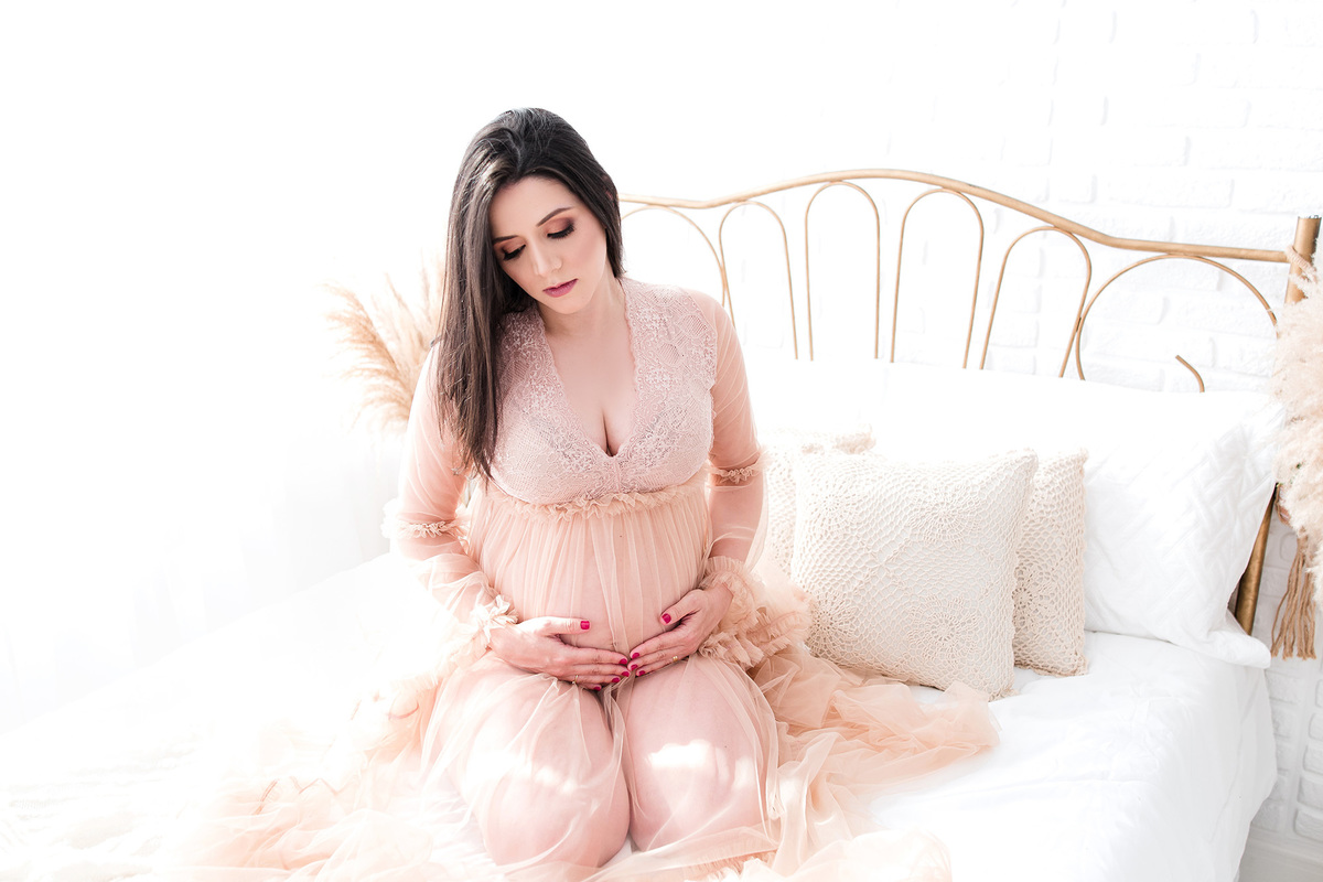 fotos de ensaio gestante em estúdio
