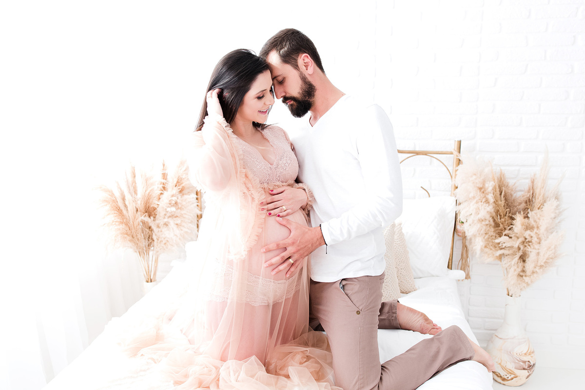fotos de ensaio gestante em estúdio