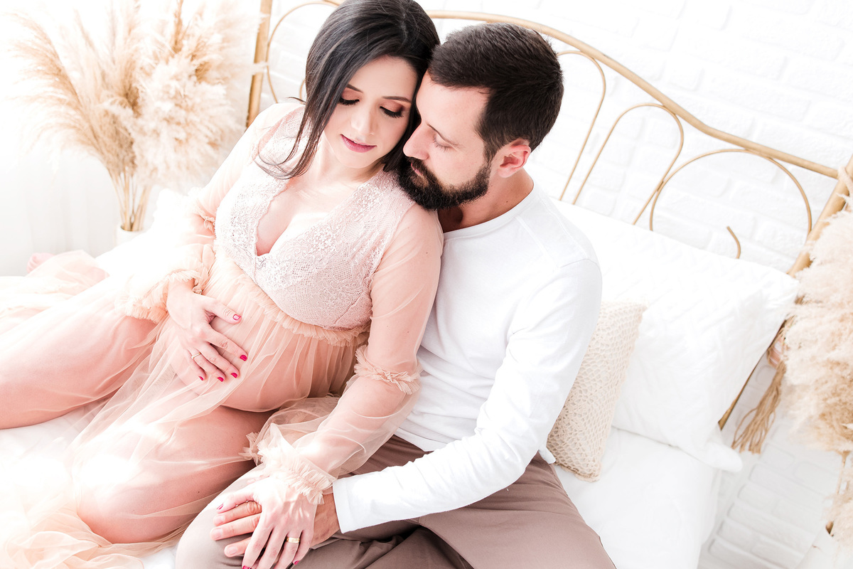 fotos de ensaio gestante em estúdio